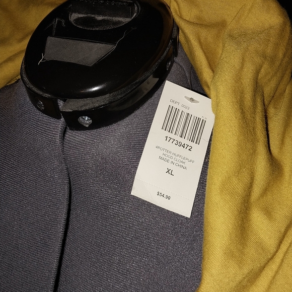 NWT Harry Potter Hufflepuff Hooded Cloak- XL - Picture 6 of 6